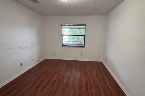 Снять в аренду таунхаус в Мирамар, Флорида 3 спальни, 96.62м2, № 1983086 - фото 4