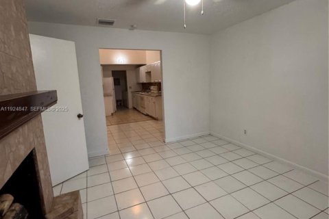 Снять в аренду таунхаус в Мирамар, Флорида 3 спальни, 96.62м2, № 1983086 - фото 2