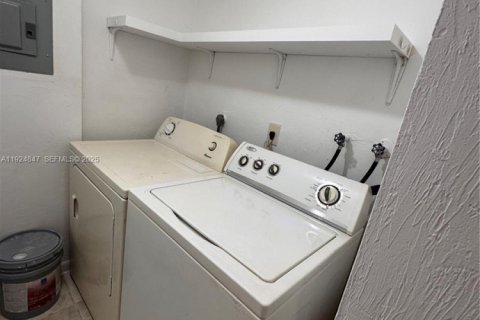 Снять в аренду таунхаус в Мирамар, Флорида 3 спальни, 96.62м2, № 1983086 - фото 14