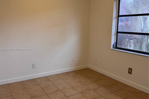 Снять в аренду таунхаус в Мирамар, Флорида 3 спальни, 96.62м2, № 1983086 - фото 15