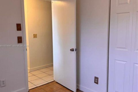 Снять в аренду таунхаус в Мирамар, Флорида 3 спальни, 96.62м2, № 1983086 - фото 17