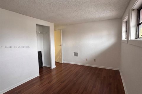 Снять в аренду таунхаус в Мирамар, Флорида 3 спальни, 96.62м2, № 1983086 - фото 10