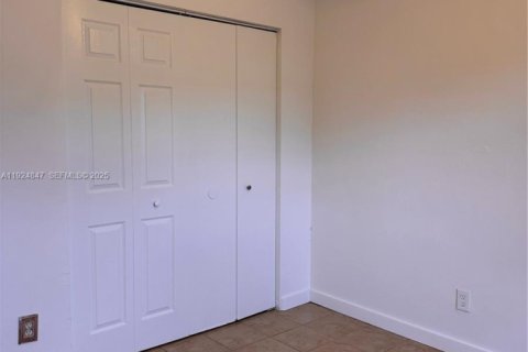 Снять в аренду таунхаус в Мирамар, Флорида 3 спальни, 96.62м2, № 1983086 - фото 16