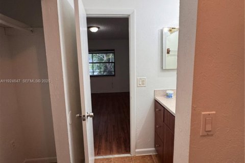 Снять в аренду таунхаус в Мирамар, Флорида 3 спальни, 96.62м2, № 1983086 - фото 8