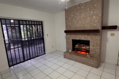 Снять в аренду таунхаус в Мирамар, Флорида 3 спальни, 96.62м2, № 1983086 - фото 1