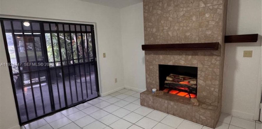 Таунхаус в Мирамар, Флорида 3 спальни, 96.62м2 № 1983086