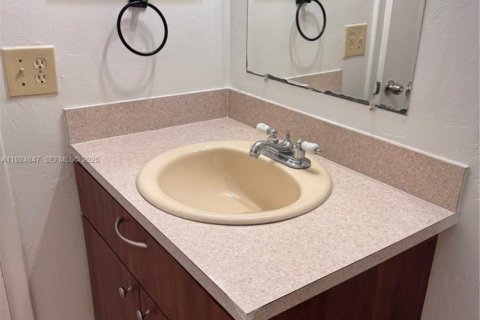 Снять в аренду таунхаус в Мирамар, Флорида 3 спальни, 96.62м2, № 1983086 - фото 11