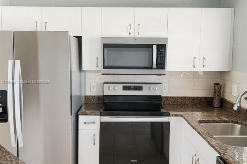 Casa en venta en Cape Coral, Florida, 3 dormitorios № 2021075 - foto 4