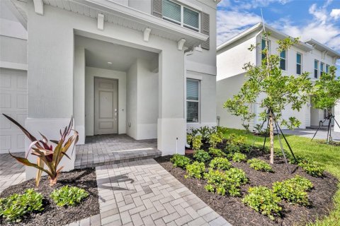 House in Palm Bay, Florida 4 bedrooms, 244.15 sq.m. № 1786065 - photo 4