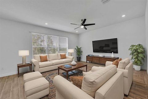 House in Palm Bay, Florida 4 bedrooms, 244.15 sq.m. № 1786065 - photo 10