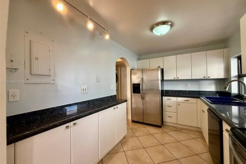 Condominio en alquiler en Miami, Florida, 2 dormitorios, 114.08 m2 № 1968968 - foto 10