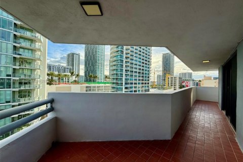 Condominio en alquiler en Miami, Florida, 2 dormitorios, 114.08 m2 № 1968968 - foto 17