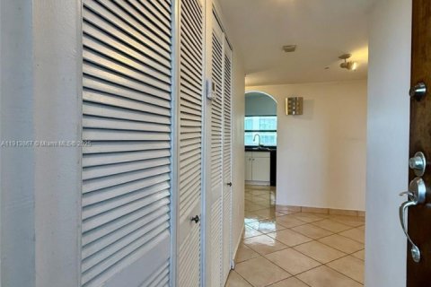 Condominio en alquiler en Miami, Florida, 2 dormitorios, 114.08 m2 № 1968968 - foto 4