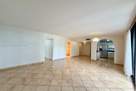 Condominio en alquiler en Miami, Florida, 2 dormitorios, 114.08 m2 № 1968968 - foto 6