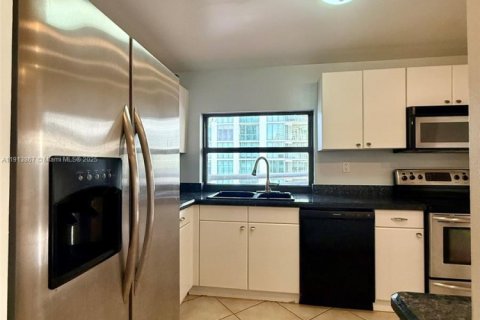Condominio en alquiler en Miami, Florida, 2 dormitorios, 114.08 m2 № 1968968 - foto 8