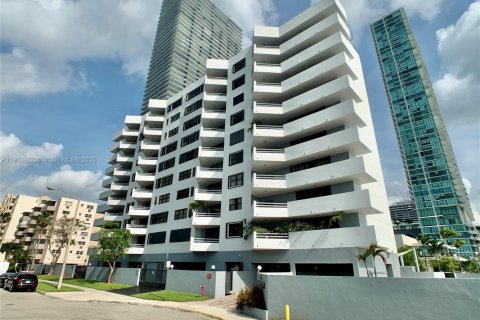 Condominio en alquiler en Miami, Florida, 2 dormitorios, 114.08 m2 № 1968968 - foto 1