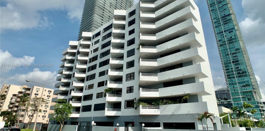 Condominio en Miami, Florida, 2 dormitorios  № 1968968