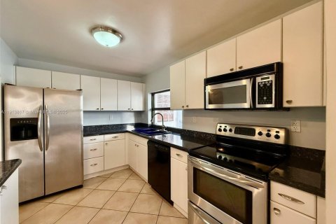 Condominio en alquiler en Miami, Florida, 2 dormitorios, 114.08 m2 № 1968968 - foto 11