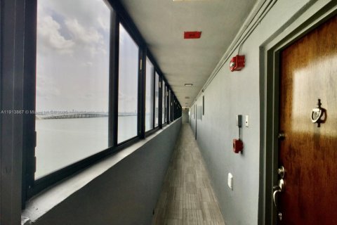 Condominio en alquiler en Miami, Florida, 2 dormitorios, 114.08 m2 № 1968968 - foto 3