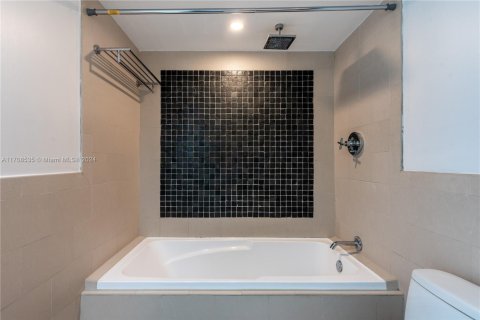 Купить кондоминиум в Санни-Айлс-Бич, Флорида 1 спальня, 62.43м2, № 1984890 - фото 22