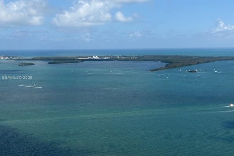 Кондоминиум с 3 спальнями в Майами, Флорида № 2044327