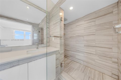 Condo in Miami Beach, Florida, 2 bedrooms  № 2068343 - photo 24