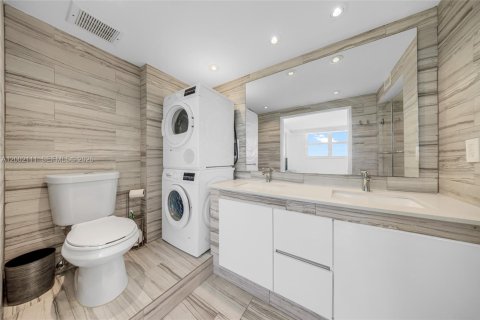 Condo in Miami Beach, Florida, 2 bedrooms  № 2068343 - photo 23