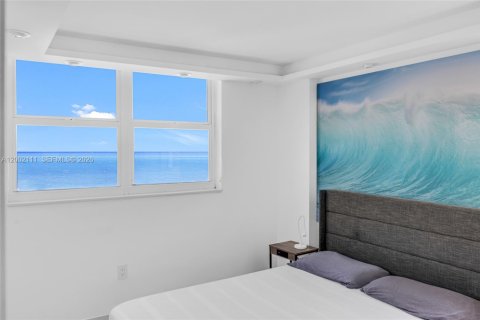Condo in Miami Beach, Florida, 2 bedrooms  № 2068343 - photo 19