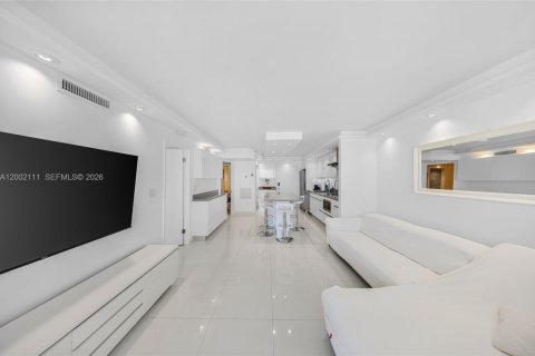 Condo in Miami Beach, Florida, 2 bedrooms  № 2068343 - photo 10