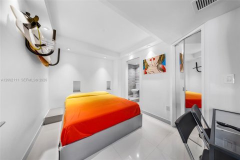Condo in Miami Beach, Florida, 2 bedrooms  № 2068343 - photo 26