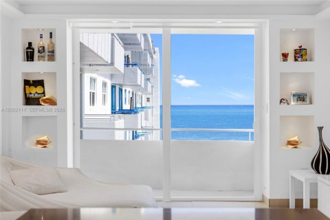 Condo in Miami Beach, Florida, 2 bedrooms  № 2068343 - photo 8