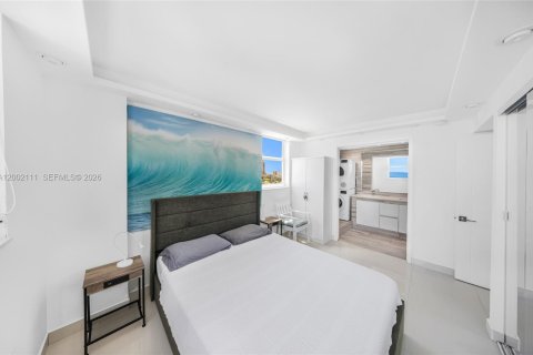 Condo in Miami Beach, Florida, 2 bedrooms  № 2068343 - photo 17