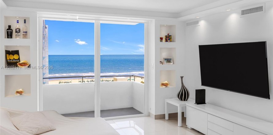Condo in Miami Beach, Florida, 2 bedrooms  № 2068343