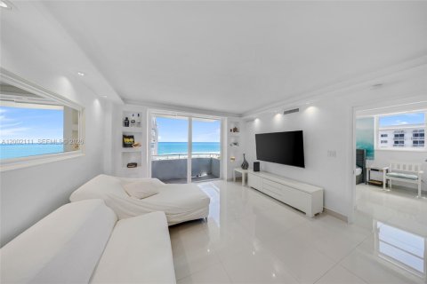 Condo in Miami Beach, Florida, 2 bedrooms  № 2068343 - photo 11