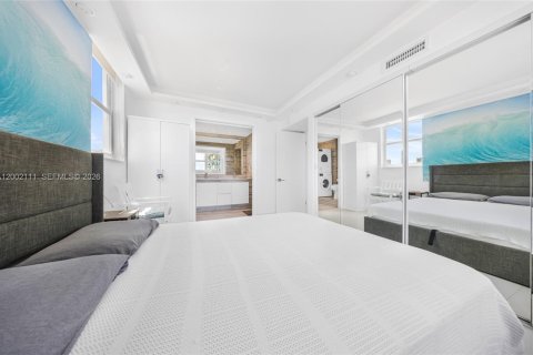 Condo in Miami Beach, Florida, 2 bedrooms  № 2068343 - photo 18