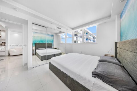 Condo in Miami Beach, Florida, 2 bedrooms  № 2068343 - photo 16