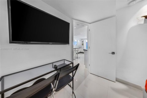 Condo in Miami Beach, Florida, 2 bedrooms  № 2068343 - photo 30