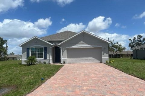 House in Punta Gorda, Florida 4 bedrooms, 169.83 sq.m. № 2219425