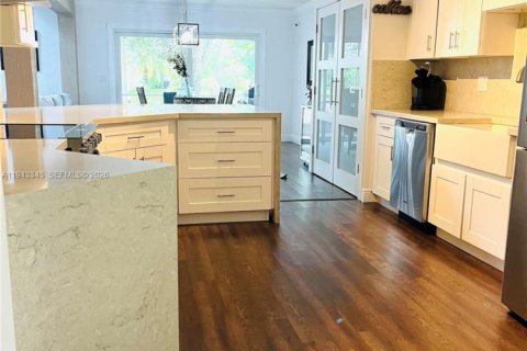 Дом в Плантация, Флорида 3 спальни, 212.37м2 № 2005895