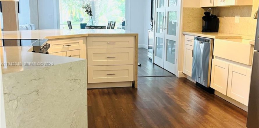 Дом в Плантация, Флорида 3 спальни, 212.37м2 № 2005895