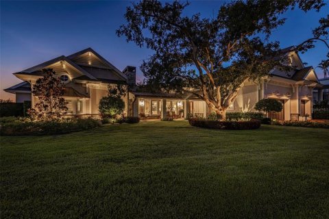 House in Dunedin, Florida 4 bedrooms, 470.55 sq.m. № 2305960