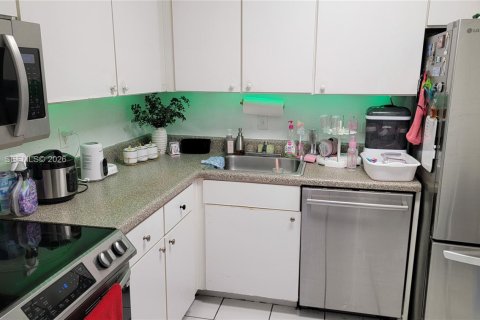 Снять в аренду кондоминиум в Дорал, Флорида 1 спальня, 75.25м2, № 1998661 - фото 10