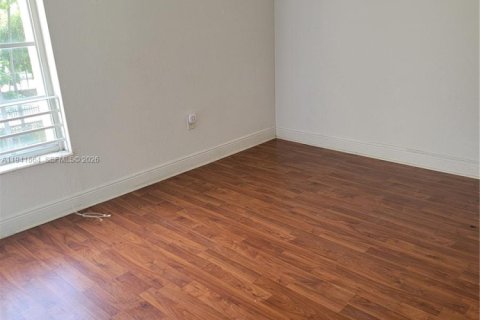 Снять в аренду кондоминиум в Дорал, Флорида 1 спальня, 75.25м2, № 1998661 - фото 9