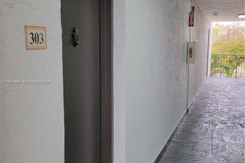 Снять в аренду кондоминиум в Дорал, Флорида 1 спальня, 75.25м2, № 1998661 - фото 3