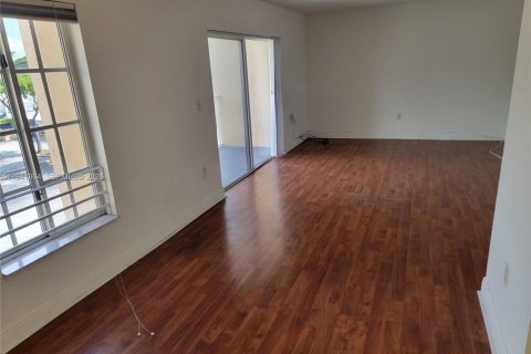 Снять в аренду кондоминиум в Дорал, Флорида 1 спальня, 75.25м2, № 1998661 - фото 4