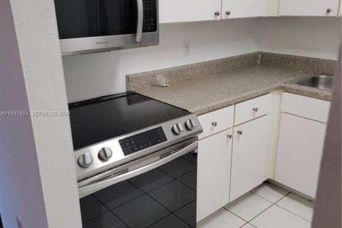 Снять в аренду кондоминиум в Дорал, Флорида 1 спальня, 75.25м2, № 1998661 - фото 11