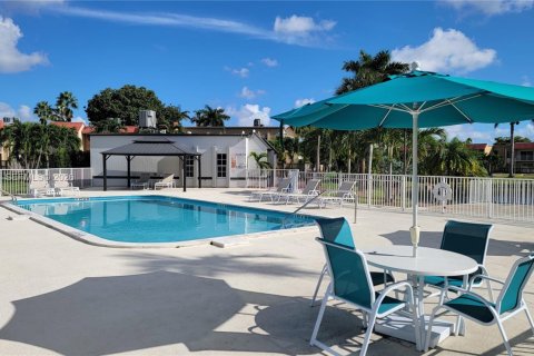 Снять в аренду кондоминиум в Дорал, Флорида 1 спальня, 75.25м2, № 1998661 - фото 21