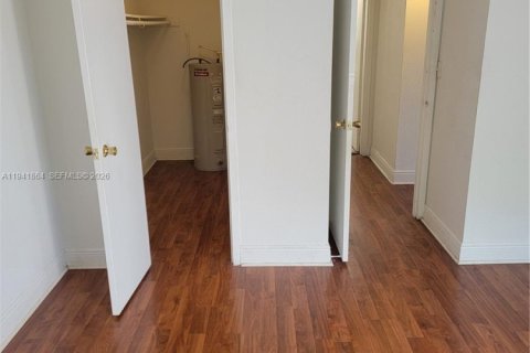 Снять в аренду кондоминиум в Дорал, Флорида 1 спальня, 75.25м2, № 1998661 - фото 8