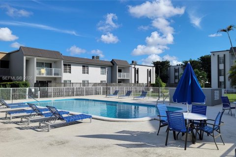 Снять в аренду кондоминиум в Дорал, Флорида 1 спальня, 75.25м2, № 1998661 - фото 26