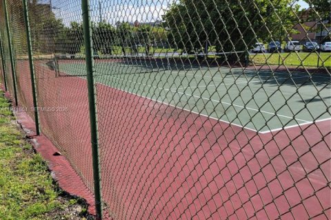 Снять в аренду кондоминиум в Дорал, Флорида 1 спальня, 75.25м2, № 1998661 - фото 28